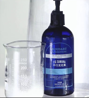Konzentriertes Sprühgel aus Nelkenöl mit International Klein Blue Design Style
