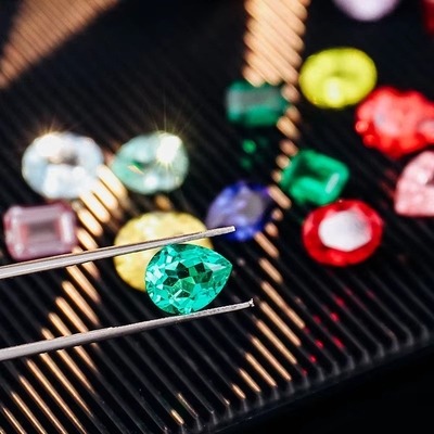 Labor-Gewächsene Jedi-Blut-Rubine Oval Brillantes Schnitt Zertifiziertes Labor geschaffenes Rubin