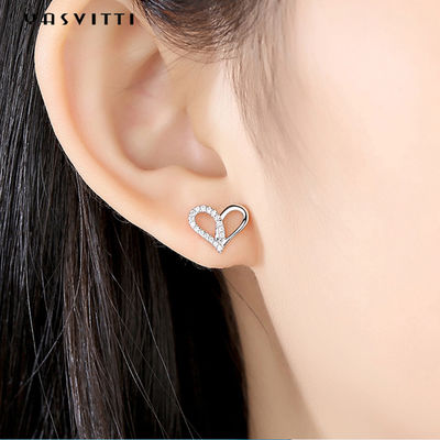 7.7x9.5mm Sterling Silver Heart Earrings Platinum überzogener silberner Ohrentropfen 1.1g