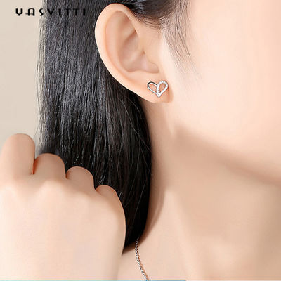 7.7x9.5mm Sterling Silver Heart Earrings Platinum überzogener silberner Ohrentropfen 1.1g